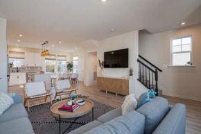 New Intown Waterfront Townhome wPool & Location